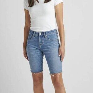 JAG Jeans Women's Plus Size Cecilia Mid Rise Bermuda Jean Short Jorts 18W